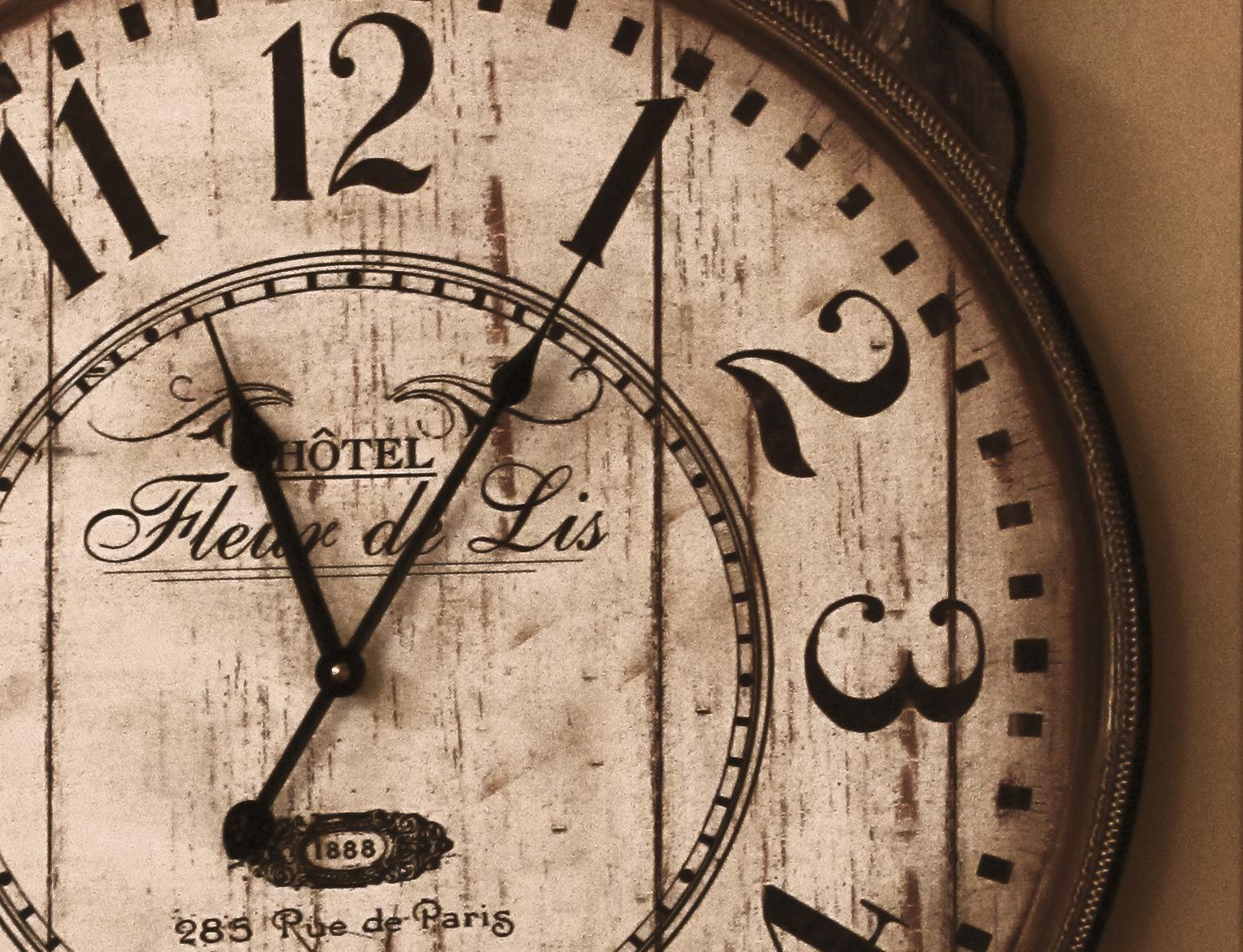 El tiempo amortigua las pesadumbres y las desavenencias, porque en él cambiamos y nos convertimos en cierto modo en otras personas