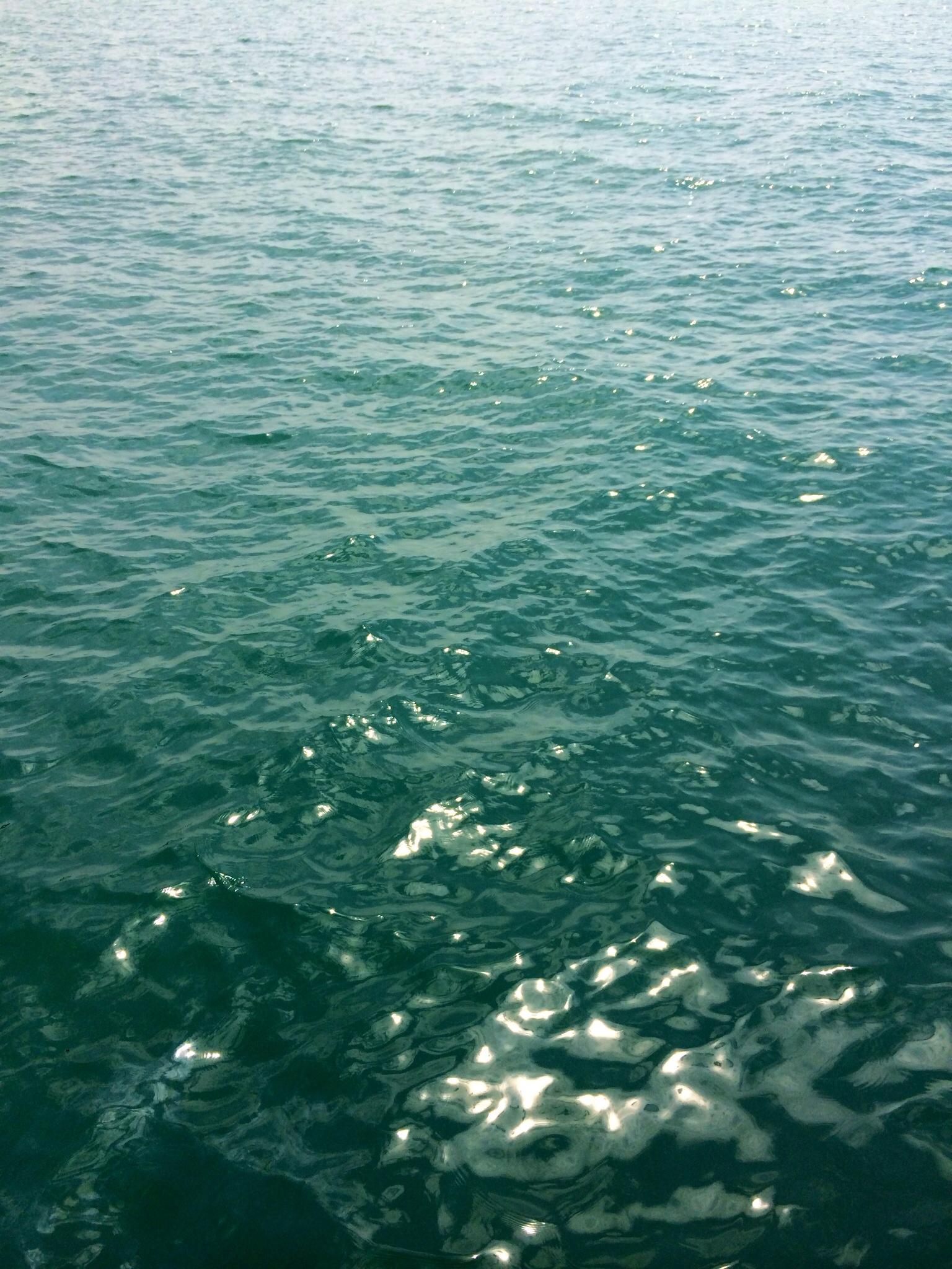 Es difícil hacer a un hombre miserable mientras sienta que es digno de sí mismo